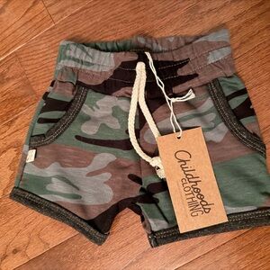 NWT Childhoods Clothing 2T Retro Short Camo